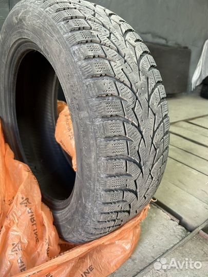 Toyo Celsius 215/60 R17