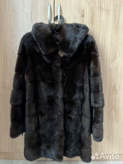 Длинная норковая шуба с капюшоном