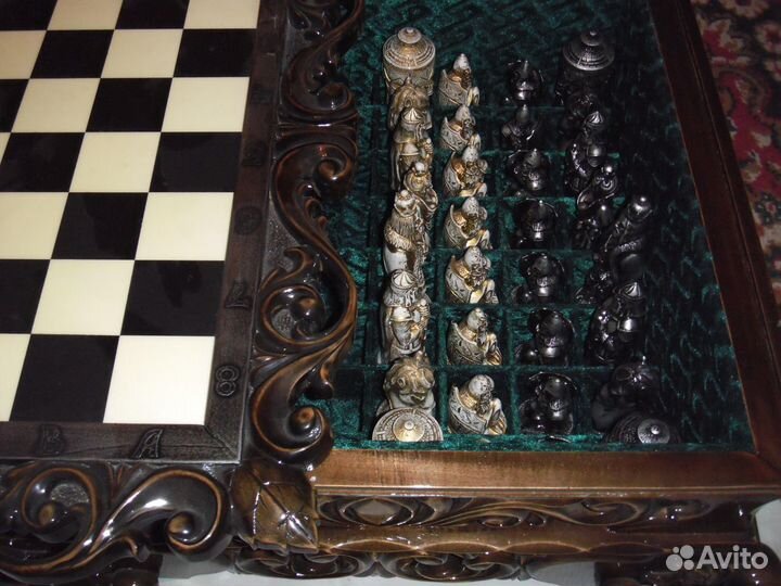Столик шахматный