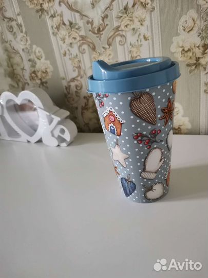 Стакан с крышкой 550 мл. с декором