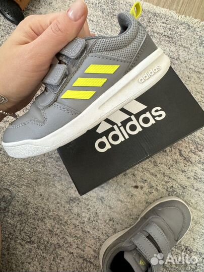 Кроссовки adidas