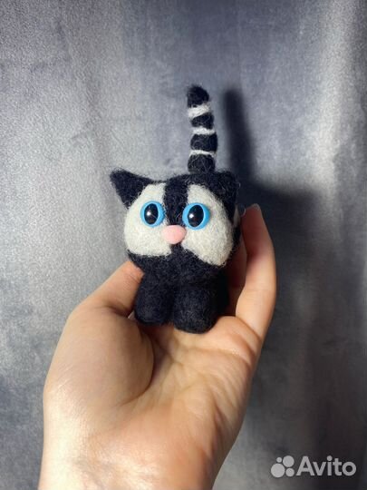 Теплый котёнок из шерсти валяние