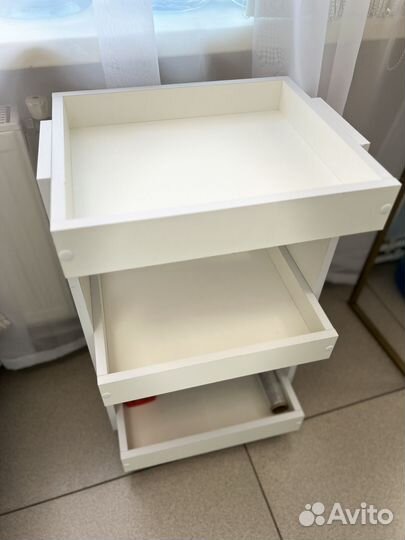 Тележка на колесиках