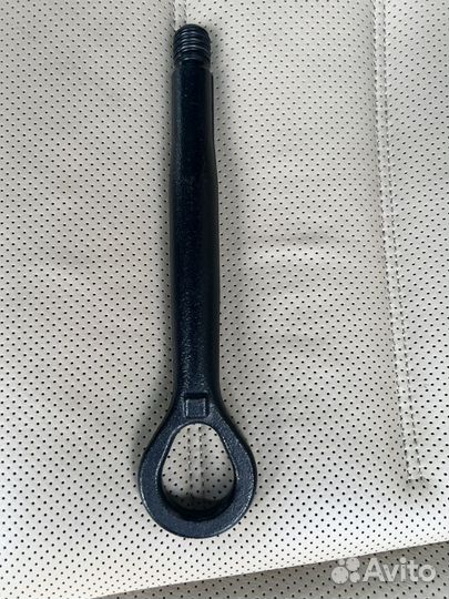 Toyota буксировочный крюк