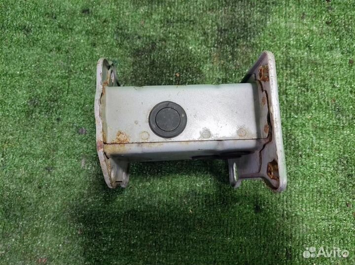 Кронштейн усилителя бампера KIA ceed (ED) 2010