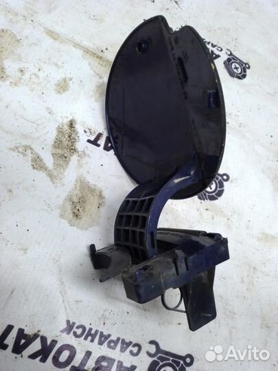 Лючок топливного бака Пежо 307