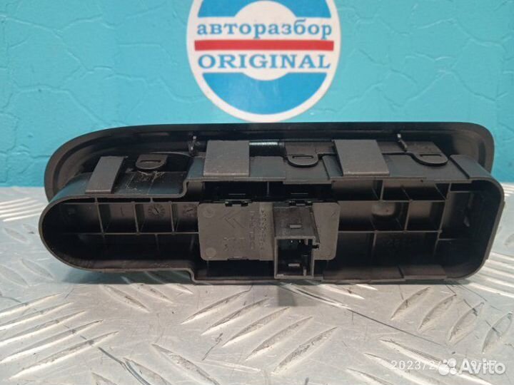 Кнопка стеклоподъёмника Peugeot 308 1.6 EP6