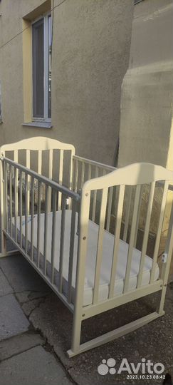 Кроватка-качалка с матрасом