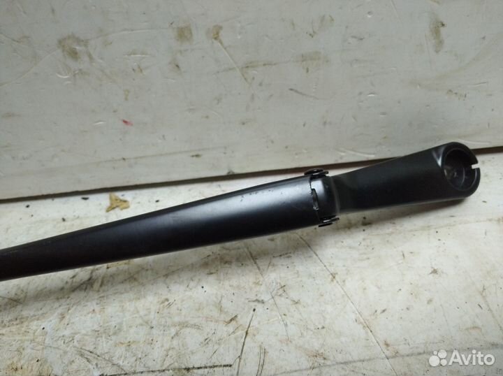 Поводок стеклоочистителя правый Fiat Albea