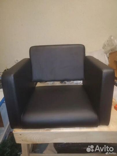 Парикмахерское кресло