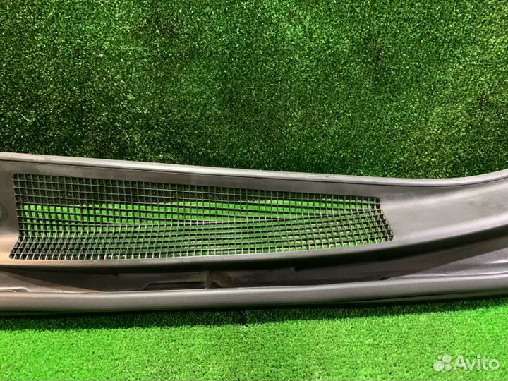 Решетка под лобовое стекло Toyota Ipsum ACM26