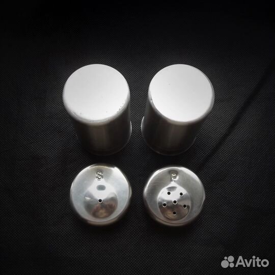 Солонка и перечница из стали