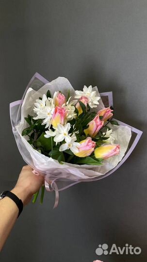 Тюльпаны нарциссы весенний букет