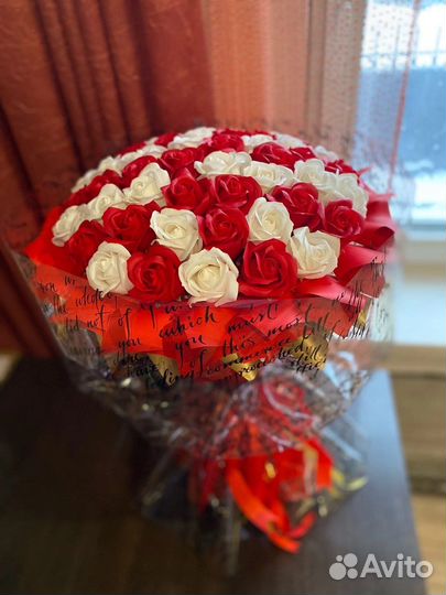 Мыльные букеты из 51 розы