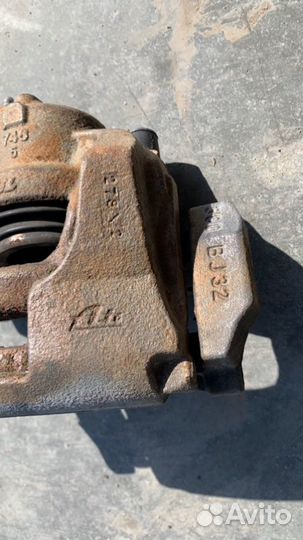 Суппорт передний правый Range Rover Evoque