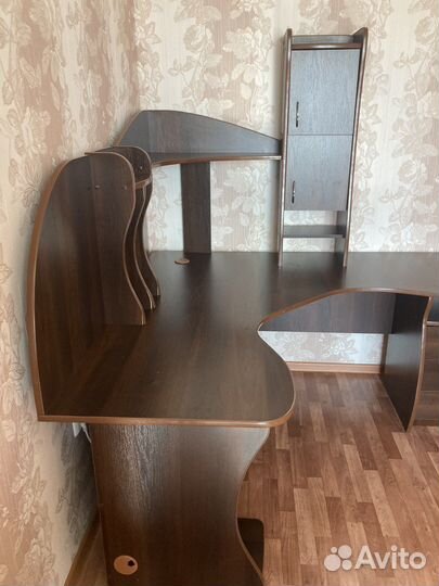 Компьютерный стол