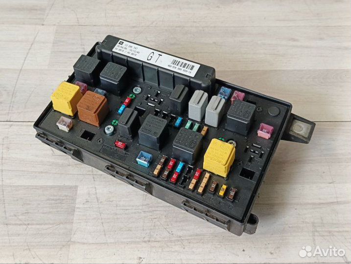 Блок предохранителей Opel Astra H Gtc Z18XE 2006