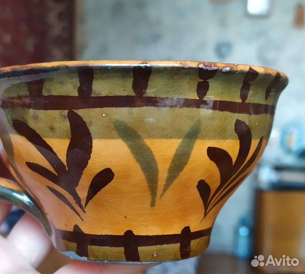 Набор глиняных чашек