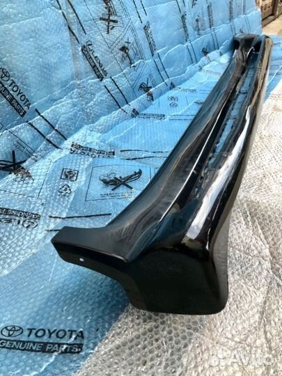 Накладка подножки правая Toyota Lc 200 2012-2020