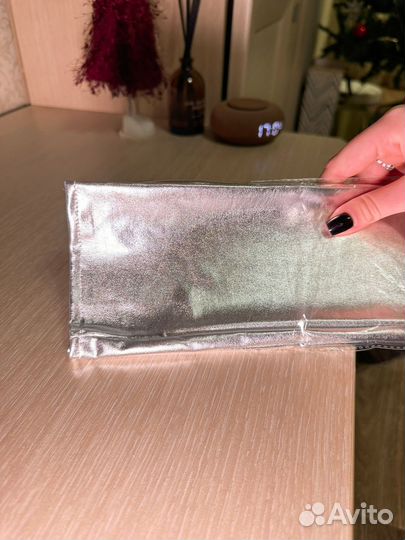 Перчатки серебристые