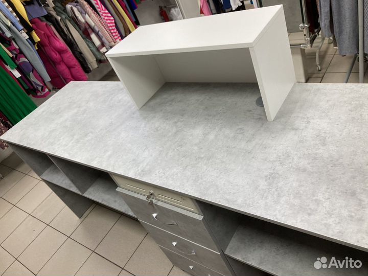 Ресепшен стол с денежным ящиком