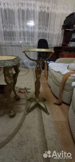 Стол и подставка