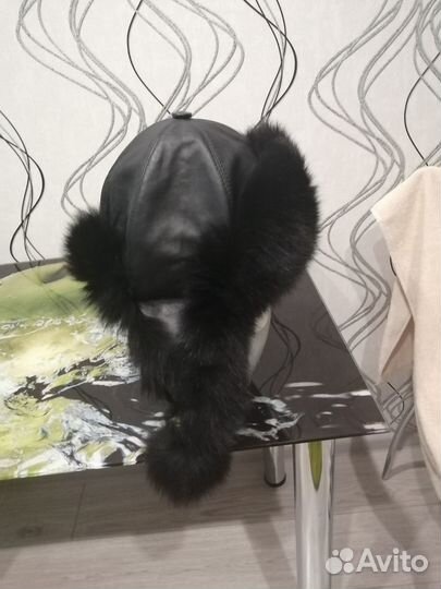 Продаю шапку. Кожа, песец, не носили