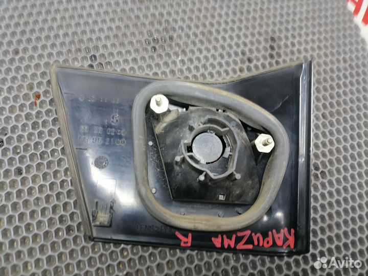 Фонарь правый Mitsubishi Carisma лифтбек