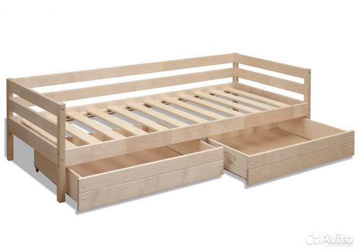 Детская классическая кровать из массива дерева