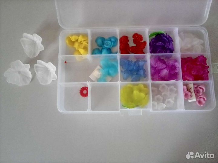 Наборы цветочков, бусин для детского творчества