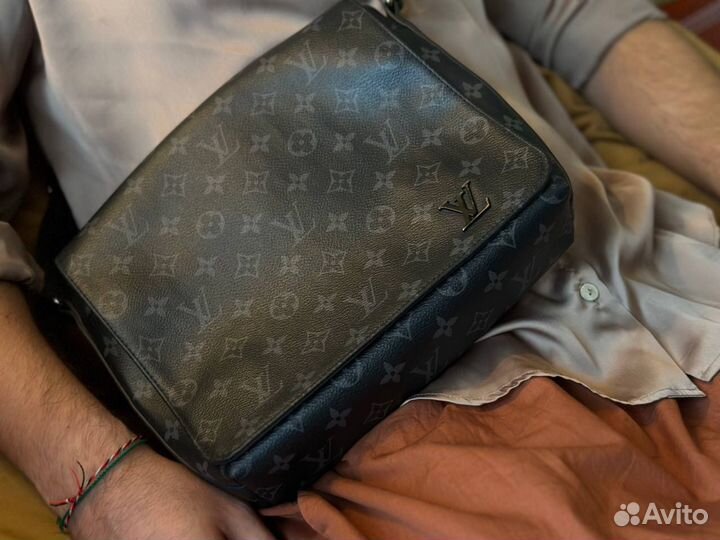 Louis Vuitton District Messenger Bag PM Black