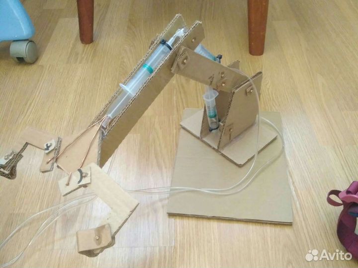 Гидравлический манипулятор для уроков по технолог