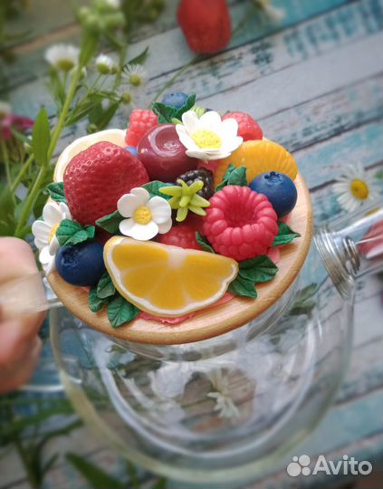 Чайник с декором из полимерной глины