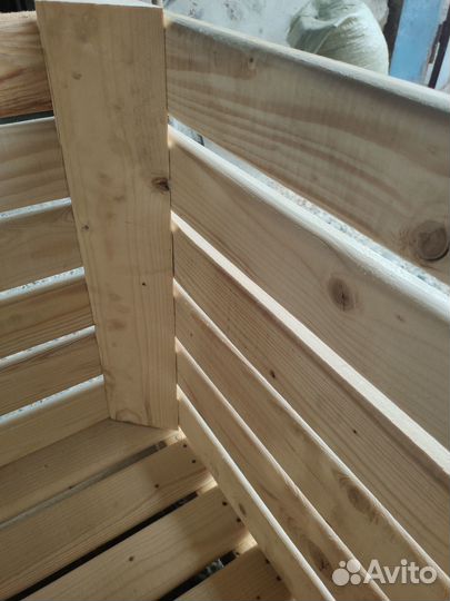 Деревянный контейнер для хранения яблок