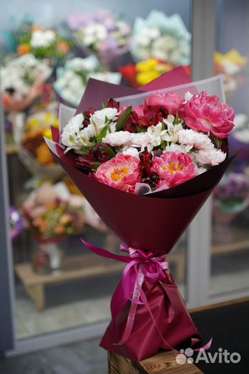 Букет с пионами