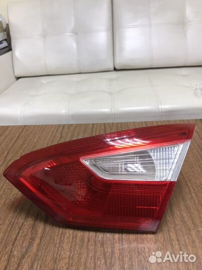 Фонарь задний правый внутренний Ford Focus 3 седан