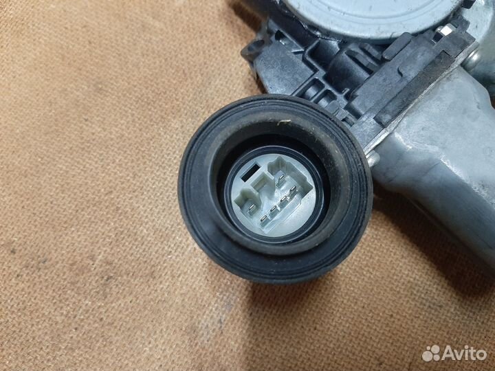 Стеклоподъемник задний правый RAV4, 30 2011 Европа