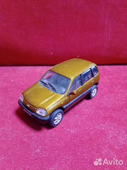 Модель автомобиля 1/43