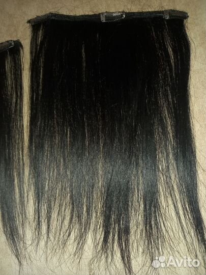 Волосы на заколках черные