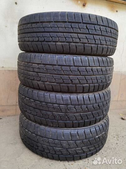 Goodyear UltraGrip Ice Navi Zea 205/65 R15 94Q