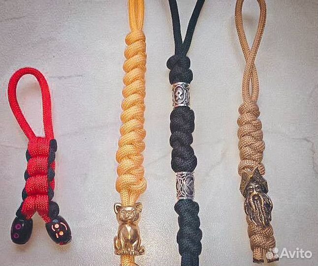 Брелок, темляк