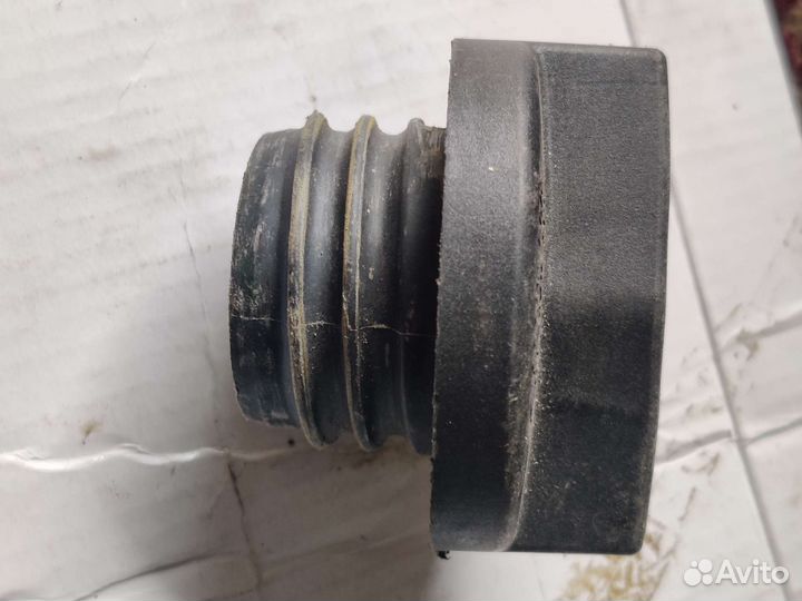 Крышка бензобака бу