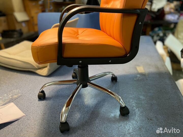 Офисное кресло