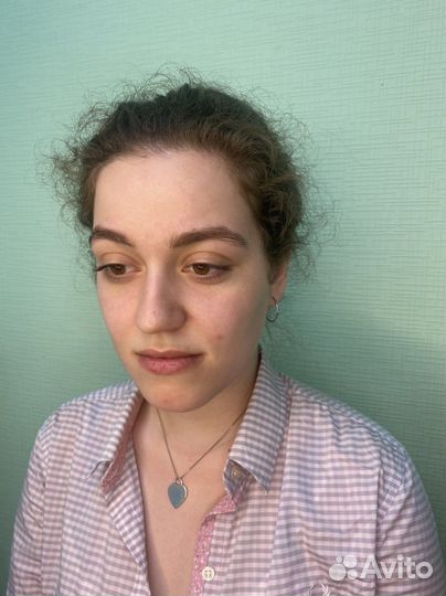 Косметолог, мастер по оформлению бровей