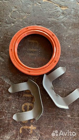 Сальник распредвала передний victor reinz