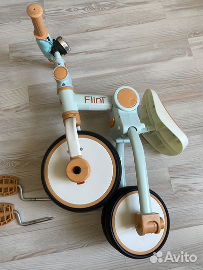 Велосипед беговел BubaGo Flint 3в1