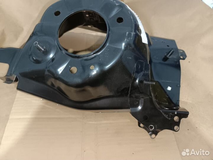 Чашка правая Toyota Camry 5370106320