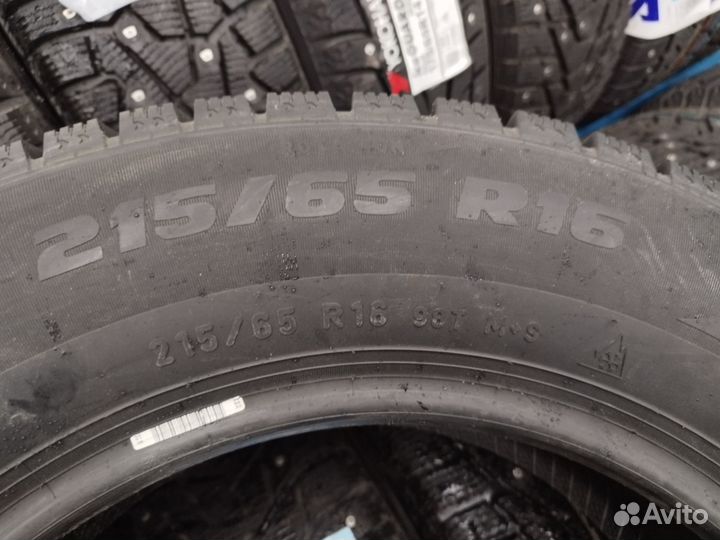 Pirelli Formula Ice 215/65 R16 98T