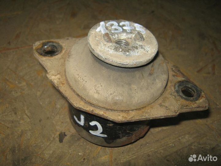 Опора двигателя Volkswagen Jetta 2