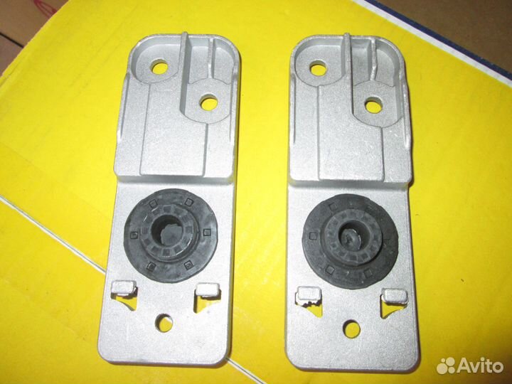 Кронштейн радиатора Opel Astra J